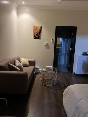 استيديو بالعقيق بدخول ذاتي c3